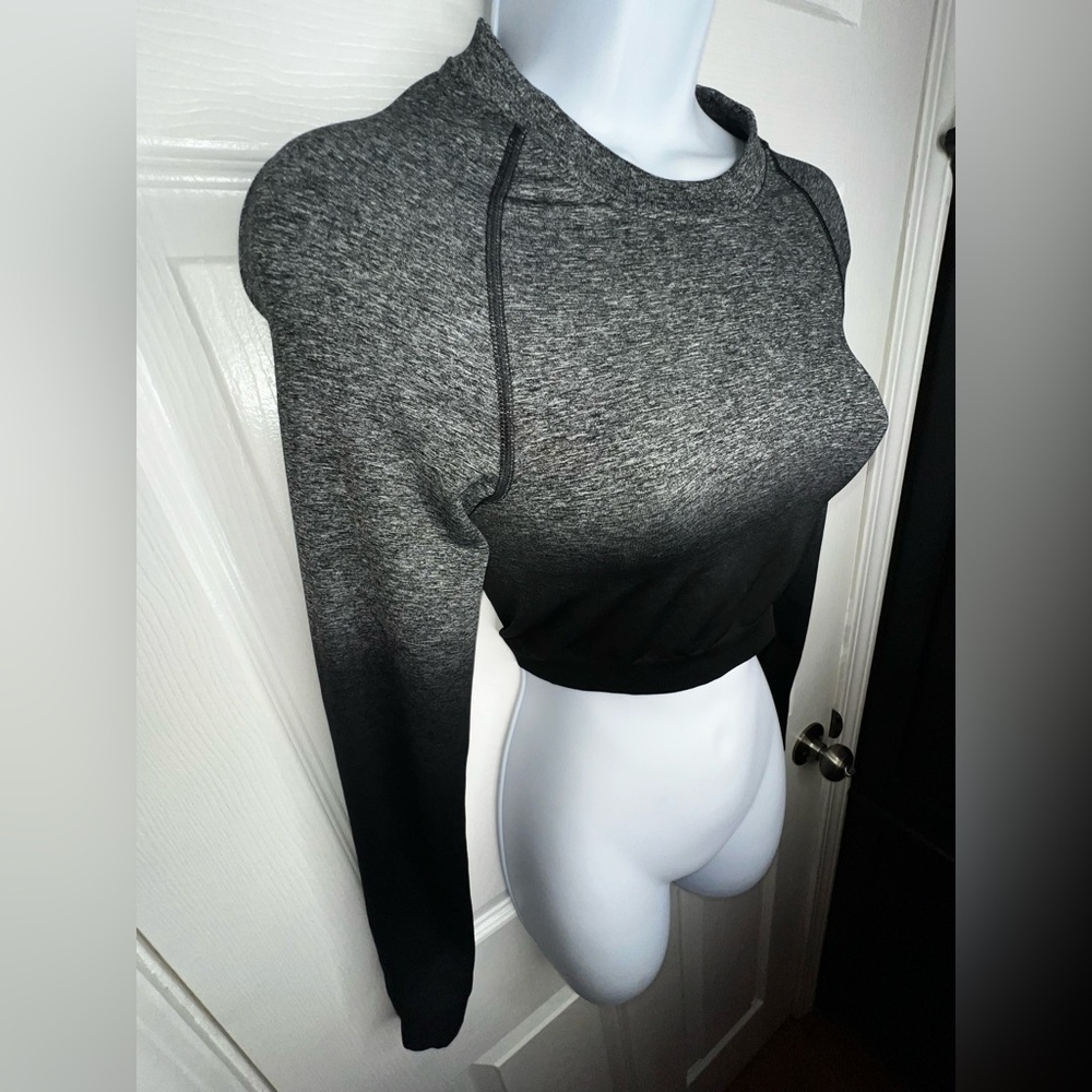 Gymshark Women’s Small Seamless Cropped Long Sleeve Shirt Top Black Ombré S - Picture 6 of 15